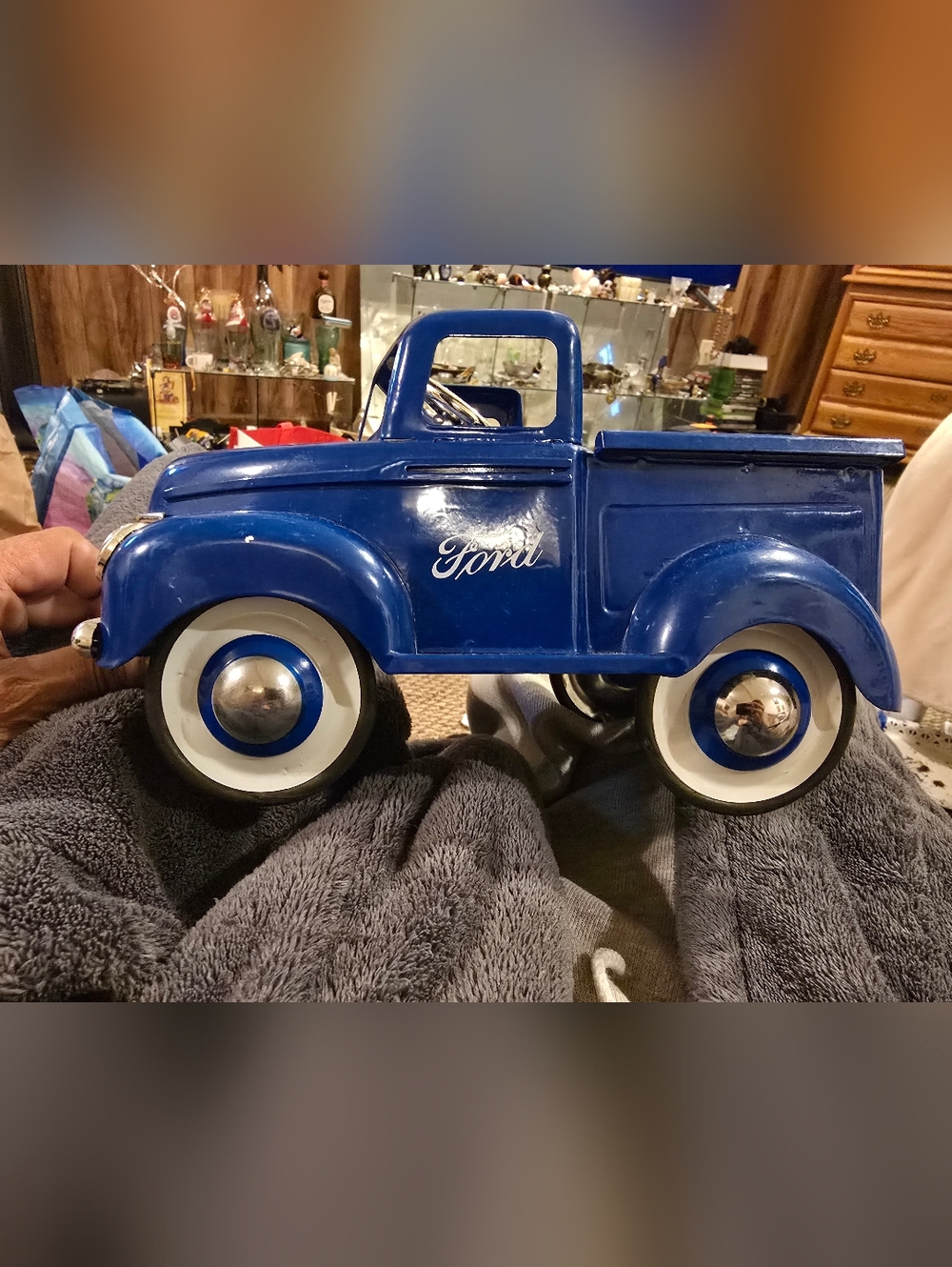 3 Teleflora Ford F-1 Pick Up Truck Blue Metal Planter 1940s Toy/Lawn/garden - Picture 3 of 12